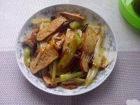 家常菜豆干炒芹菜