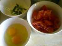 美味营养的西红柿鸡蛋面片汤的做法图解二