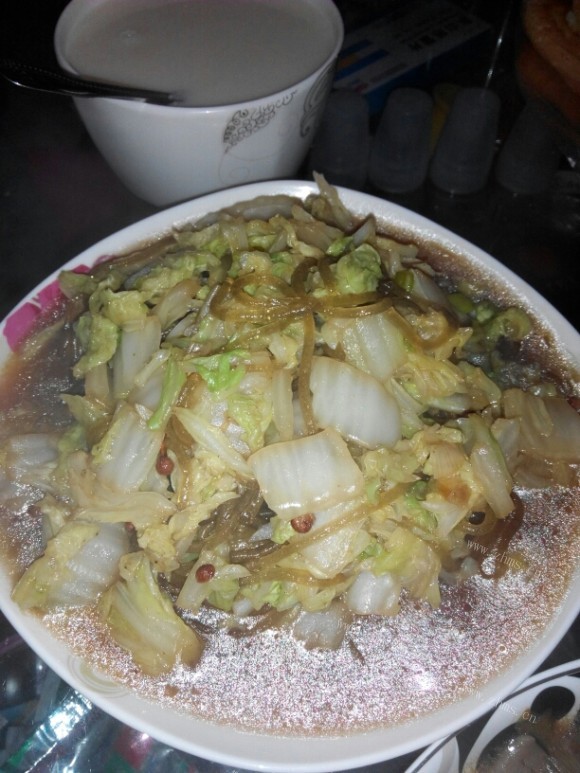 色泽鲜亮的白菜炖粉条