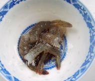家常鲜虾沙拉做法图解2)
