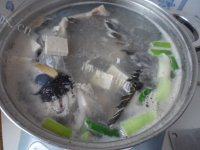 常吃不腻的鱼头豆腐汤做法图解5)
