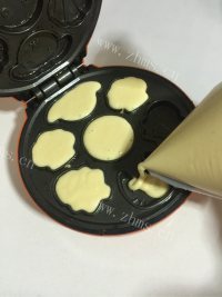 可爱卡通蜂蜜蛋糕做法图解11)