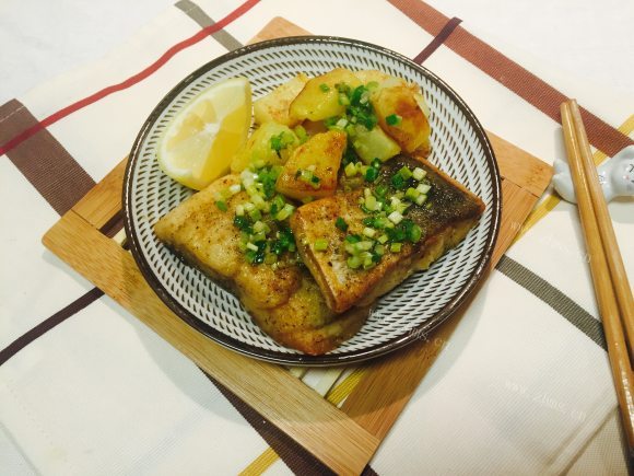 脆嫩可口的香煎鱼排