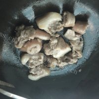 红烧猪尾巴做法图解4)