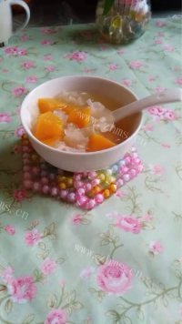 美味的木瓜银耳汤