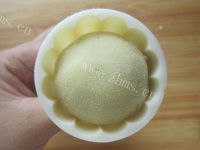 自制广式蛋黄月饼做法图解10)