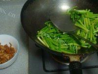 家常菜蒜薹木耳炒肉丝做法图解5)