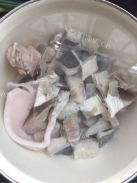 红烧鲨鱼做法图解1)