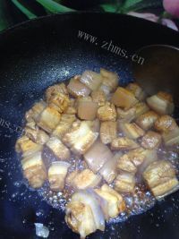 鲜美可口的红烧肉炖土豆做法图解5)