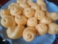 自制南瓜面包卷做法图解8)