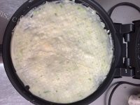 自制葱花鸡蛋煎饼做法图解10)