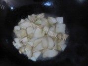 家常菜包菜杏鲍菇做法图解3)