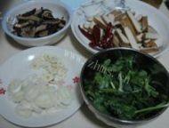 家常菜香菇炒豆干做法图解1)