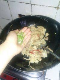 好吃的鲜笋炒肉做法图解9)
