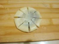 自制枣泥菊花酥做法图解19)