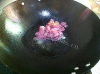 色泽光亮的茭白炒肉片做法图解2)