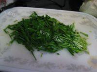 诱人的鱿鱼炒韭菜做法图解5)