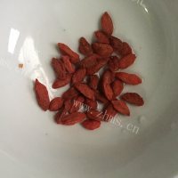美味的枸杞八宝粥做法图解4)