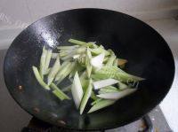 简单版芹菜炒肉丝做法图解5)