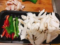 家常菜鸡腿菇炒肉片做法图解2)