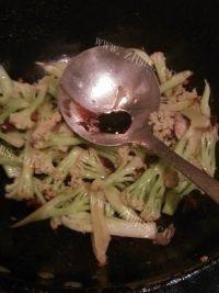 健康的有机菜花炒肉做法图解11)