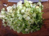 家常菜芹菜炒瘦肉做法图解1)