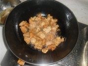 美味的菠萝咕佬肉做法图解4)