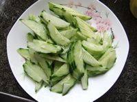 自制青瓜炒肉片做法图解3)
