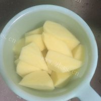 好吃的五花肉炖土豆做法图解7)
