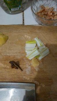 口感丰富的土豆烧鸡肉做法图解5)