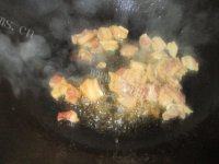 味道不错的荷兰豆炒肉片做法图解4)