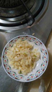 居家西红柿蒜香茄丝做法图解3)