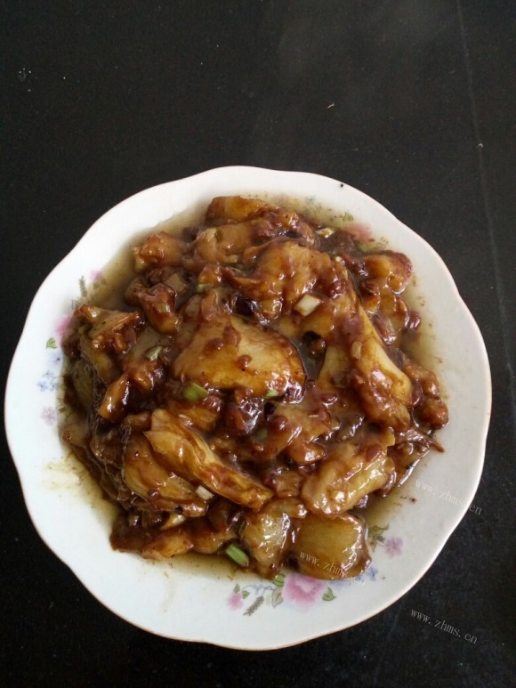 芳香四溢的酱香茄子