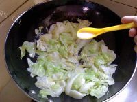 家常菜清炒圆白菜做法图解3)