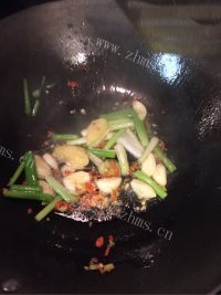 美味姜葱大龙虾做法图解8)