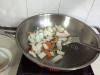 自制白菜肉丝炒年糕做法图解5)