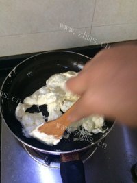 香甜可口的黑芝麻牛轧糖做法图解2)