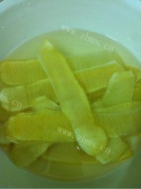美味营养的蜂蜜柚子茶做法图解4)