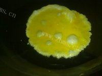 饱满的蒜黄炒鸡蛋做法图解2)
