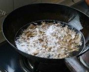 美味的黄瓜花炒鸭里脊做法图解2)