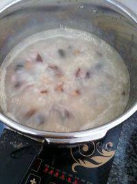 常吃不腻的皮蛋瘦肉粥做法图解6)
