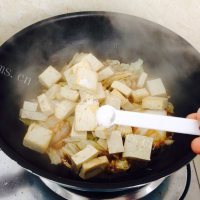 白菜烧豆腐做法图解11)