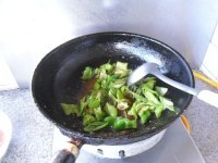 营养的尖辣椒炒洋葱做法图解8)