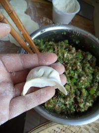 极致的芹菜猪肉水饺做法图解16)
