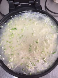 自制葱花鸡蛋煎饼做法图解8)