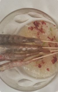 美味的蒜蓉烤虾做法图解5)