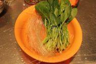 鲜嫩的菠菜拌粉丝做法图解1)