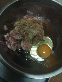 家常菜虎皮尖椒酿肉做法图解1)