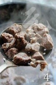 番茄牛肉汤做法图解4)