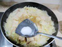 家常菜白菜炖冻豆腐做法图解11)